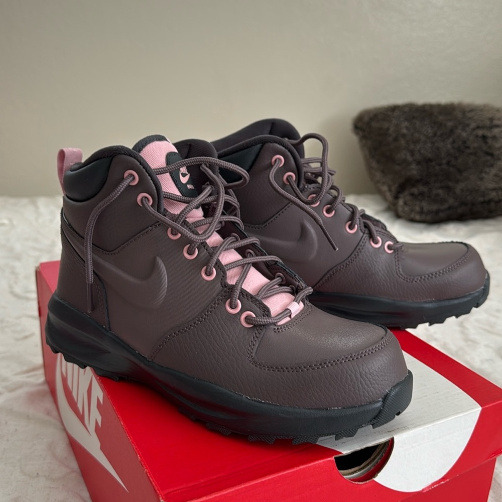 Nike Manoa Hiking Shoes